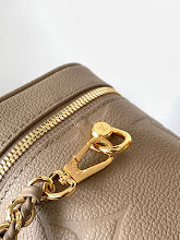 Premium Women's Shoulder Bag - Designer Luxury Fashion Accessory - NM5458
