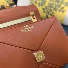 Designer Monogram Crossbody - Luxury Women's Premium Fashion Bag - NM2966