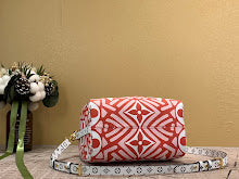 Luxury Iconic Crossbody Bag - Women's Elegant Designer Fashion - NM4142