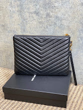 Luxury Iconic Crossbody Bag - Women's Elegant Designer Fashion - NM3802