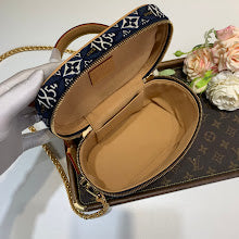 Luxury Monogram Shoulder Bag - Women's Elegant Designer Fashion - NM5440