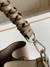 Luxury Iconic Crossbody Bag - Women's Elegant Designer Fashion - NM4199