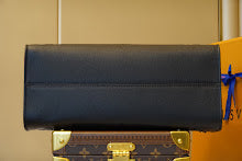 Luxury Signature Top Handle Bag - Elegant Women's Designer Handbag - NM4967