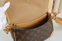 Premium Structured Satchel - Chic Women's Luxury Designer Handbag - NM4672