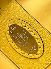 Designer Iconic Shoulder Bag - Luxury Women's Premium Fashion - NM7640