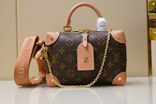 Chic Women's Designer Tote - Luxury Premium Handbag Style - NM4980
