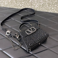 Luxury Iconic Crossbody Bag - Women's Elegant Designer Fashion - NM2933