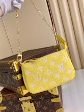 Premium Leather Crossbody Bag - Elegant Women's Designer Handbag - NM4737
