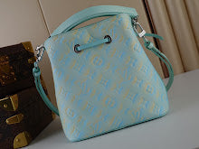 Luxury Iconic Crossbody Bag - Women's Elegant Designer Fashion - NM4724
