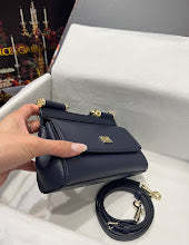 Chic Women's Designer Tote - Luxury Premium Handbag Style - NM7221