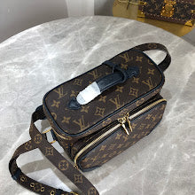 Luxury Iconic Crossbody Bag - Women's Elegant Designer Fashion - NM4119