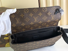 Luxury Monogram Shoulder Bag - Women's Elegant Designer Fashion - NM4437