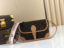Designer Iconic Tote Handbag - Premium Luxury Women's Fashion - NM4812