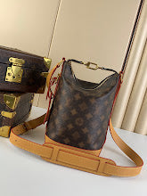 Luxury Signature Top Handle Bag - Elegant Women's Designer Handbag - NM4705