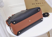 Luxury Iconic Crossbody Bag - Women's Elegant Designer Fashion - NM5532