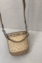 New Chic Women's Shoulder Handbag - Luxury Premium Designer Style - NM6551