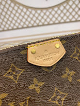 Chic Women's Designer Tote - Luxury Premium Handbag Style - NM4381