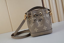 Chic Designer Tote Handbag - Luxury Premium Women's Fashion Bag - NM4678