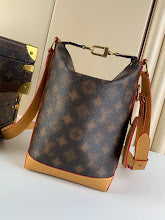 Luxury Signature Top Handle Bag - Elegant Women's Designer Handbag - NM4705