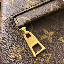 Luxury Iconic Crossbody Bag - Women's Elegant Designer Fashion - NM4989
