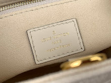 Premium Signature Crossbody - Chic Women's Luxury Designer Bag - NM4948