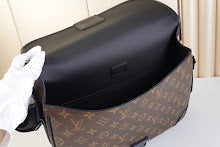 Luxury Signature Top Handle Bag - Elegant Women's Designer Handbag - NM4670