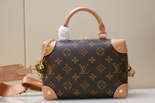 Chic Women's Designer Tote - Luxury Premium Handbag Style - NM4980