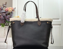 Chic Women's Crossbody Handbag - Luxury Premium Designer Style - NM4120