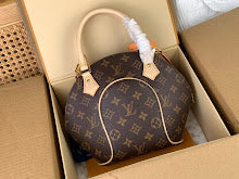 Premium Signature Crossbody - Chic Women's Luxury Designer Bag - NM4720