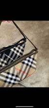 Luxury Iconic Crossbody Bag - Women's Elegant Designer Fashion - NM5582