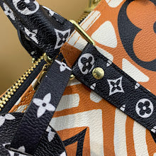 Luxury Iconic Crossbody Bag - Women's Elegant Designer Fashion - NM4452