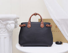Luxury Iconic Crossbody Bag - Women's Elegant Designer Fashion - NM5532