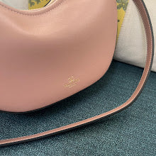 Chic Women's Designer Tote - Luxury Premium Handbag Style - NM2900
