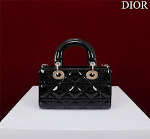 Chic Women's Designer Tote - Luxury Premium Handbag Style - NM7484