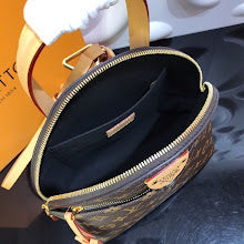 Luxury Iconic Crossbody Bag - Women's Elegant Designer Fashion - NM5230