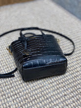 Luxury Signature Top Handle Bag - Elegant Women's Designer Handbag - NM3387