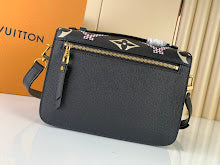 Luxury Iconic Crossbody Bag - Women's Elegant Designer Fashion - NM4797