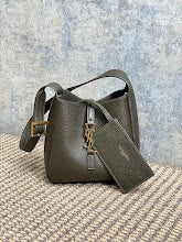 Chic Women's Designer Tote - Luxury Premium Handbag Style - NM3762