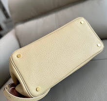 New Premium Women's Shoulder Bag - Designer Luxury Fashion Accessory - NM5839