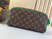 Chic Women's Designer Tote - Luxury Premium Handbag Style - NM4701