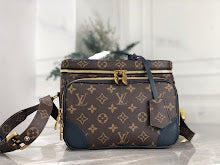 Luxury Iconic Crossbody Bag - Women's Elegant Designer Fashion - NM4119