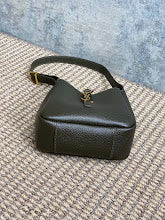 Chic Women's Designer Tote - Luxury Premium Handbag Style - NM3762