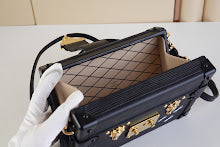 Designer Iconic Tote Handbag - Premium Luxury Women's Fashion - NM4973