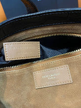 Luxury Signature Top Handle Bag - Elegant Women's Designer Handbag - NM3211