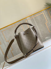 Luxury Iconic Crossbody Bag - Women's Elegant Designer Fashion - NM4199