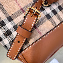Luxury Iconic Crossbody Bag - Women's Elegant Designer Fashion - NM5495