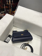 Chic Women's Designer Tote - Luxury Premium Handbag Style - NM7221