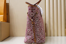 Luxury Iconic Crossbody Bag - Women's Elegant Designer Fashion - NM5461