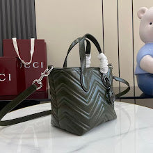 Luxury Iconic Crossbody Bag - Women's Elegant Designer Fashion - NM4020