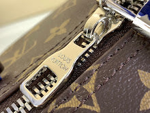 Premium Leather Crossbody Bag - Elegant Women's Designer Handbag - NM5358